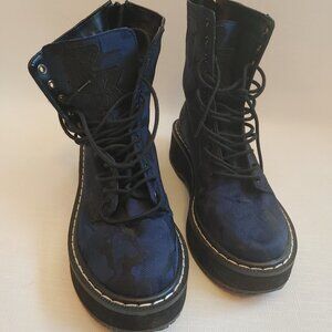 Kendall + Kylie Women's Hunt2 Combat Boot Navy and Black Camo Women's Size 5